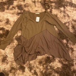 Women’s free people x-small comin in hot tunic color dirty olive